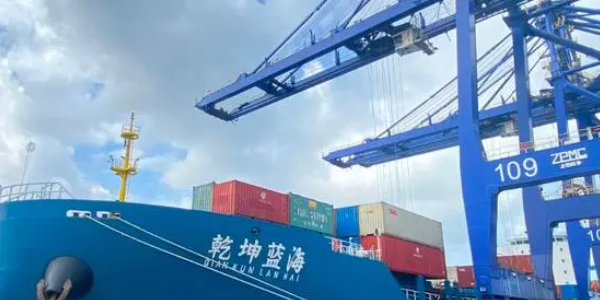 ??诘缴穷^到青島集裝箱內貿海運航線正式開通